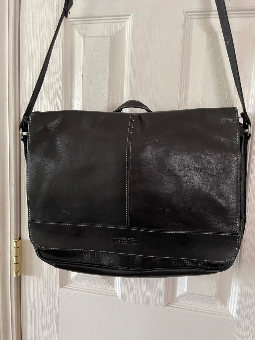 Kenneth Cole Reaction Black Leather Messenger Bag with Adjustable Strap